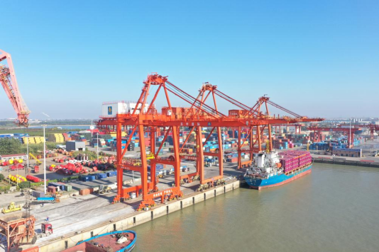 1-10月份，苏中国际码头南通中集商品箱吞吐量突破6万标箱